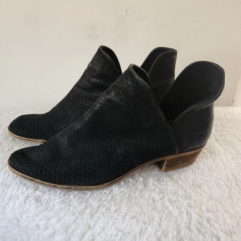 Lucky Brand Basel Black Perforated Leather Ankle Booties V-Cutout Size 11M/41